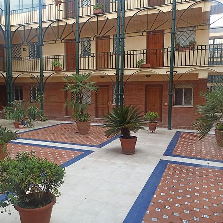 En Patio Sevillano Alameda-Isla Magica Sevilha Exterior foto